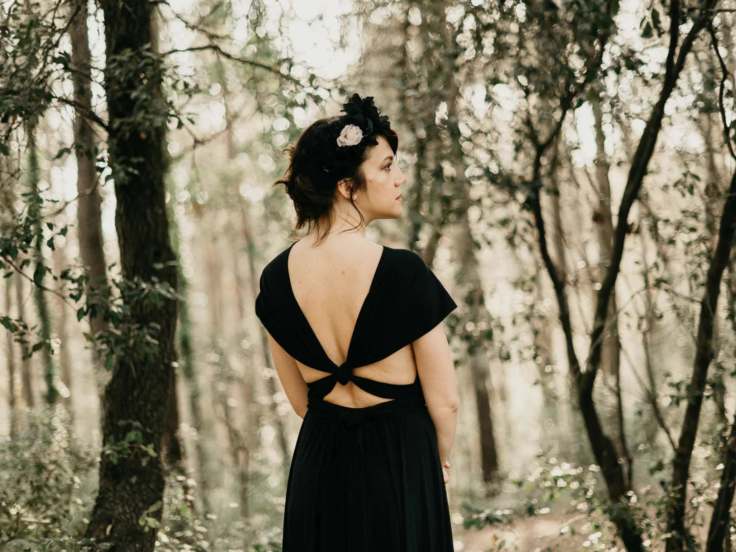 Diadema Elegante Blanco y Negro - Corona Artesanal