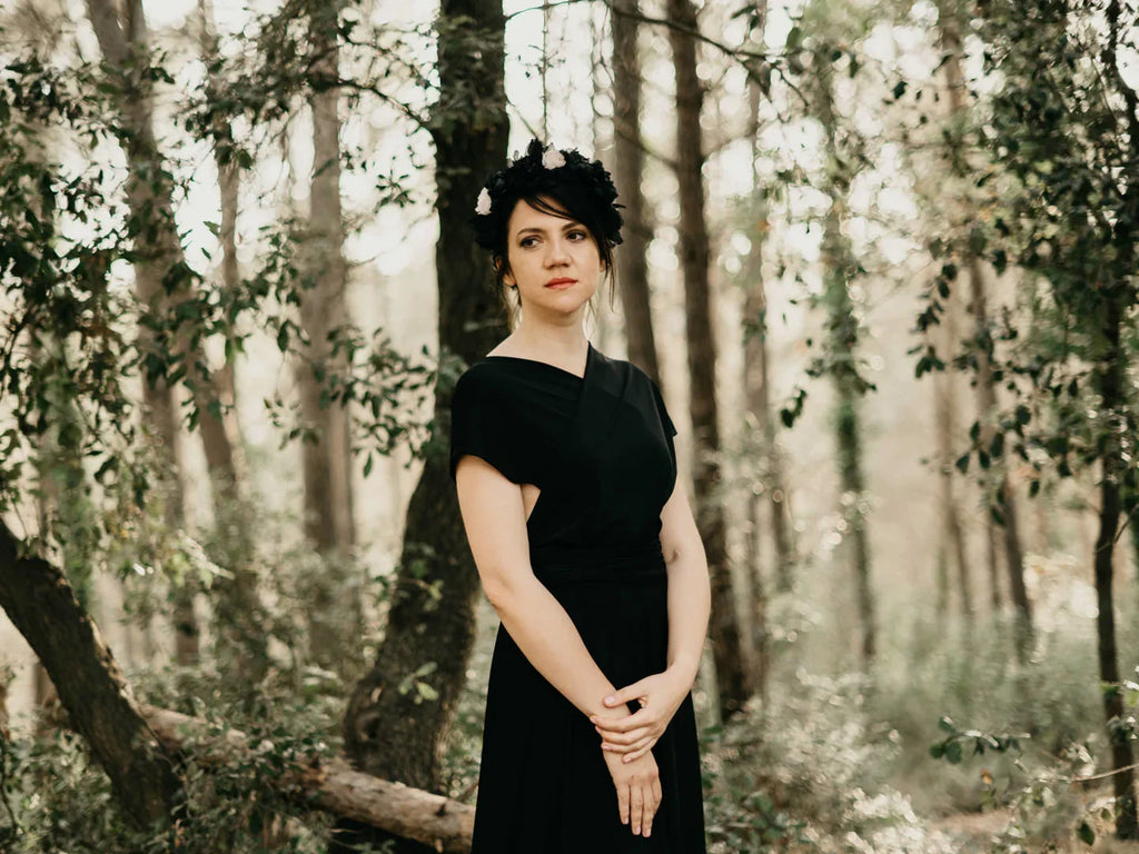 Diadema Elegante Blanco y Negro - Corona Artesanal