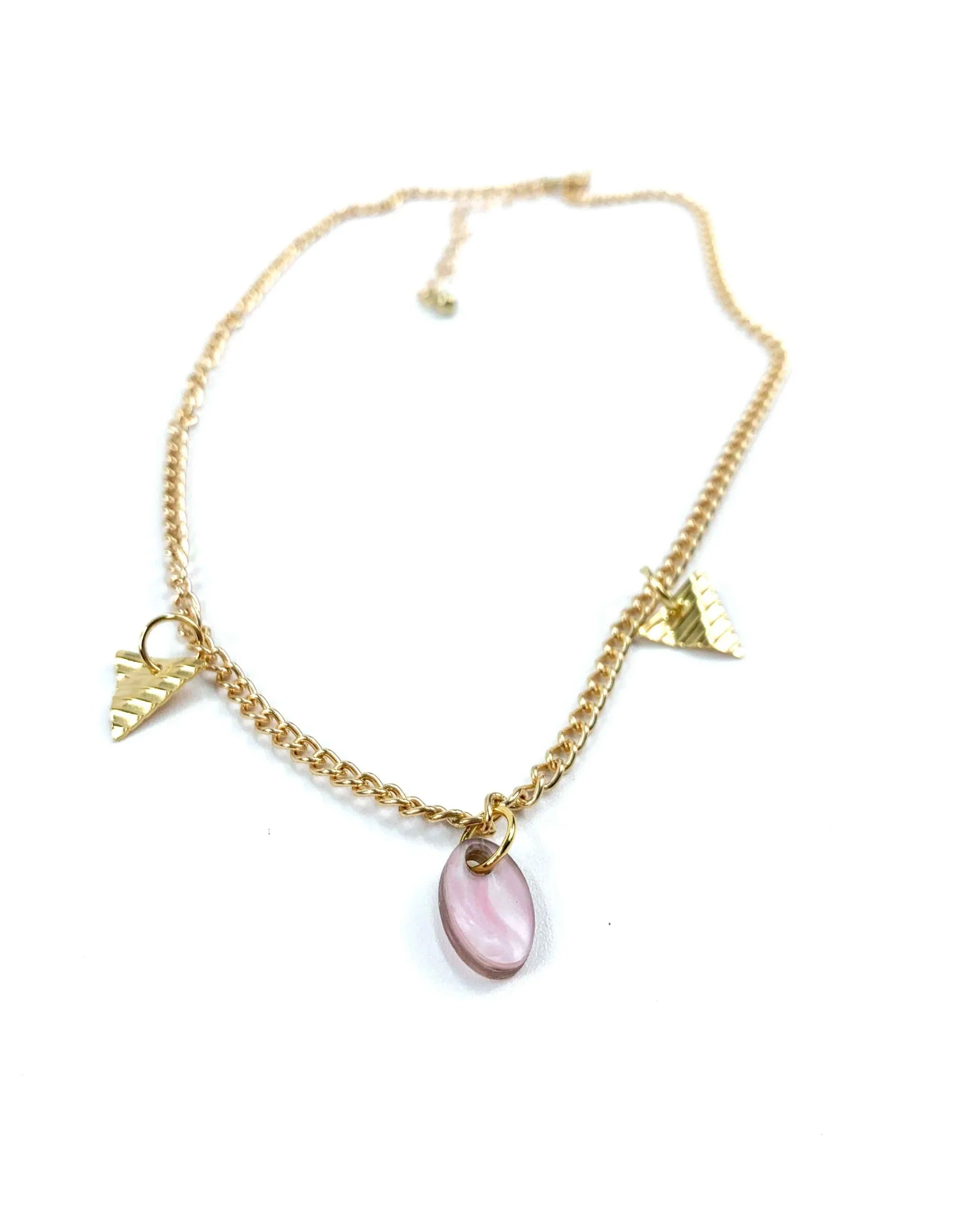 Collar doble triángulo dorado y adorno central