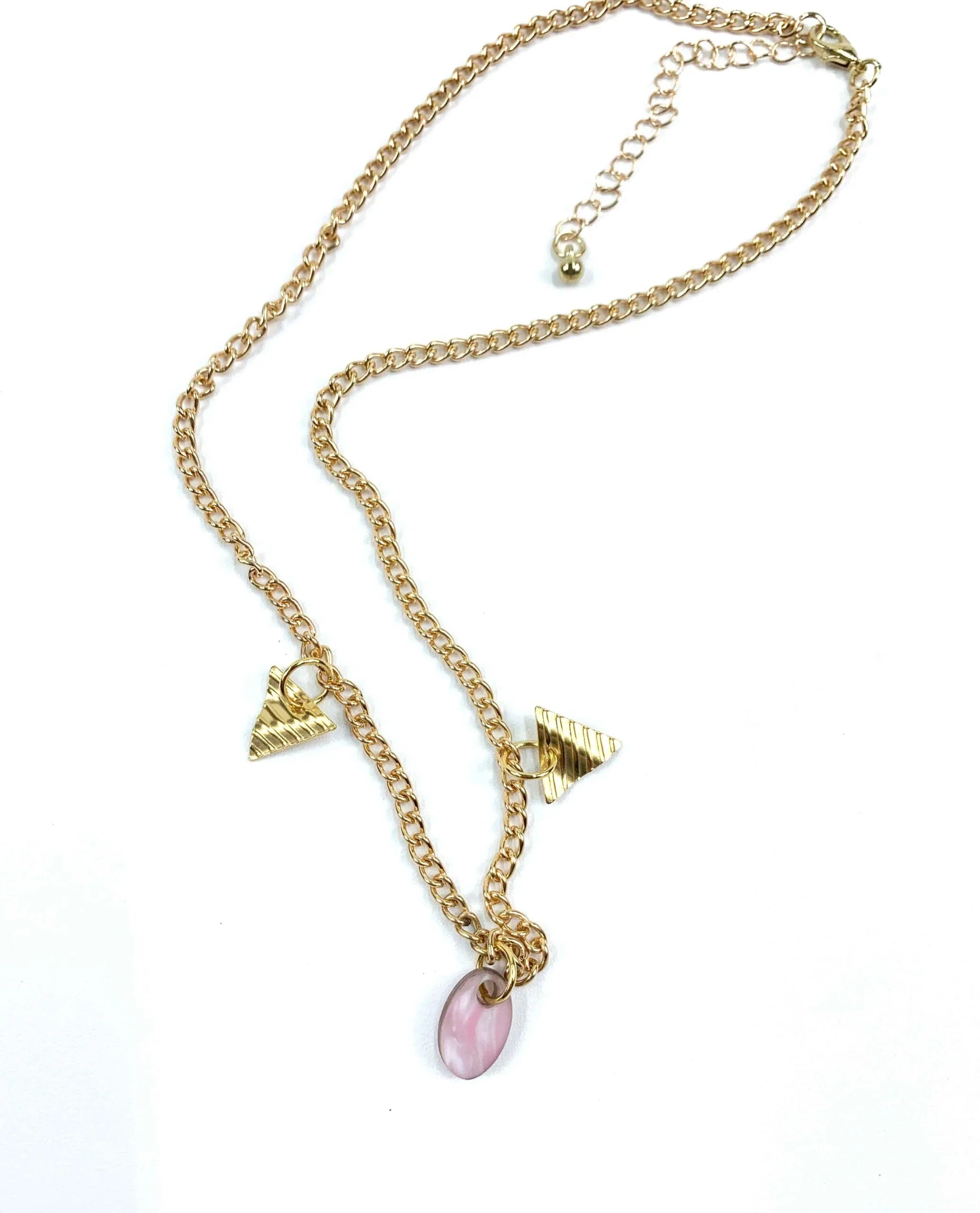 Collar doble triángulo dorado y adorno central