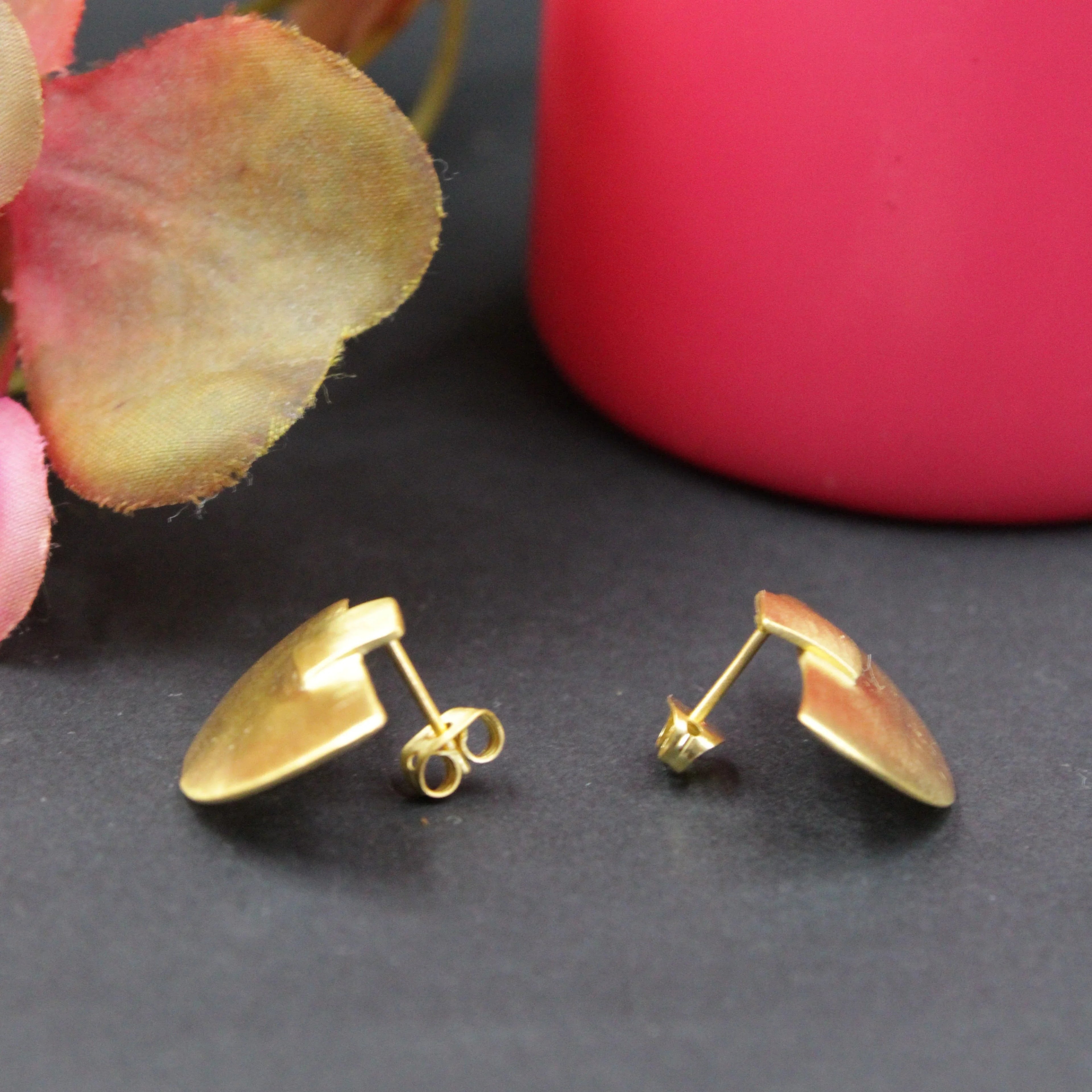 Pendientes PRA' de diseño en latón bañados en oro - Diseño con carácter