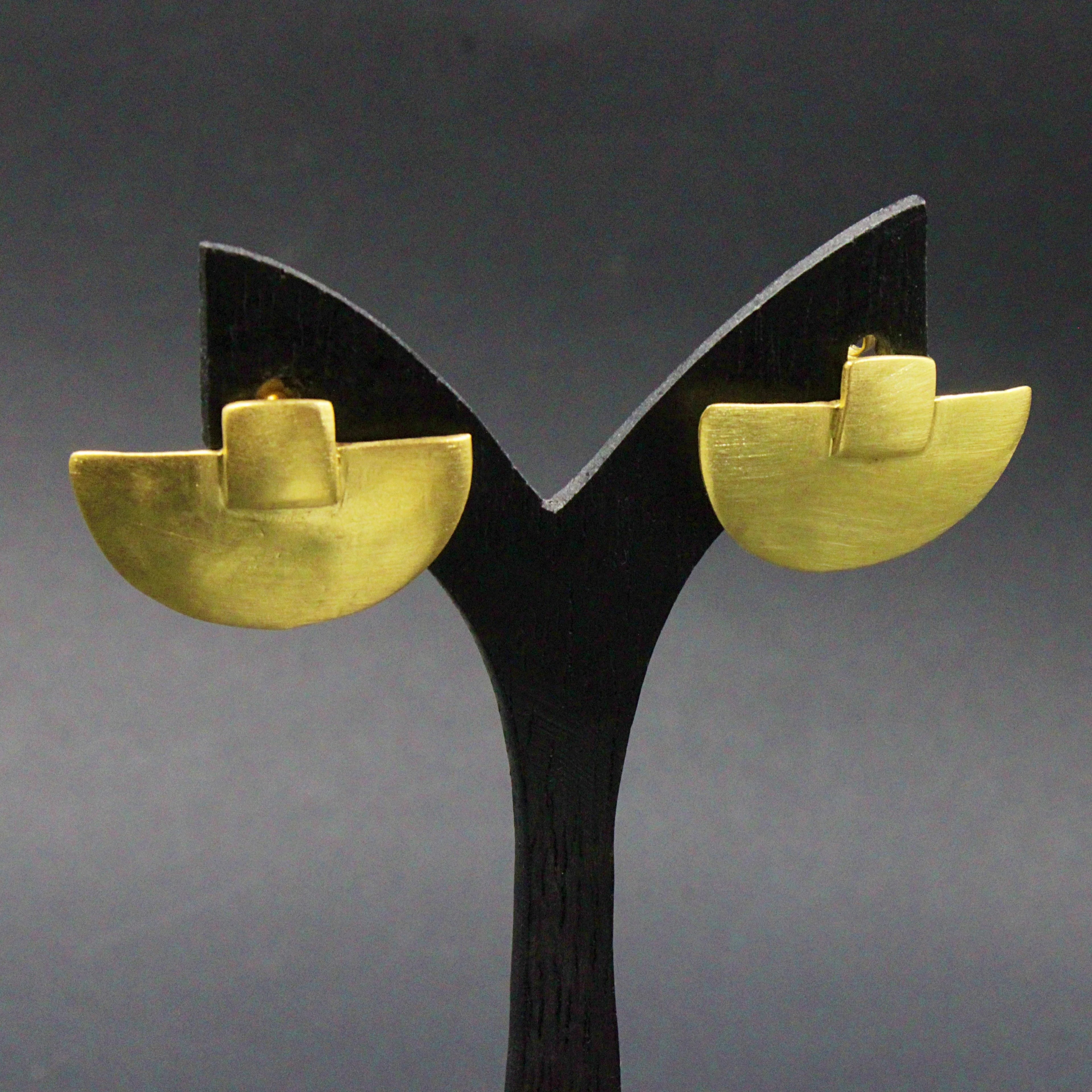 Pendientes PRA' de diseño en latón bañados en oro - Diseño con carácter