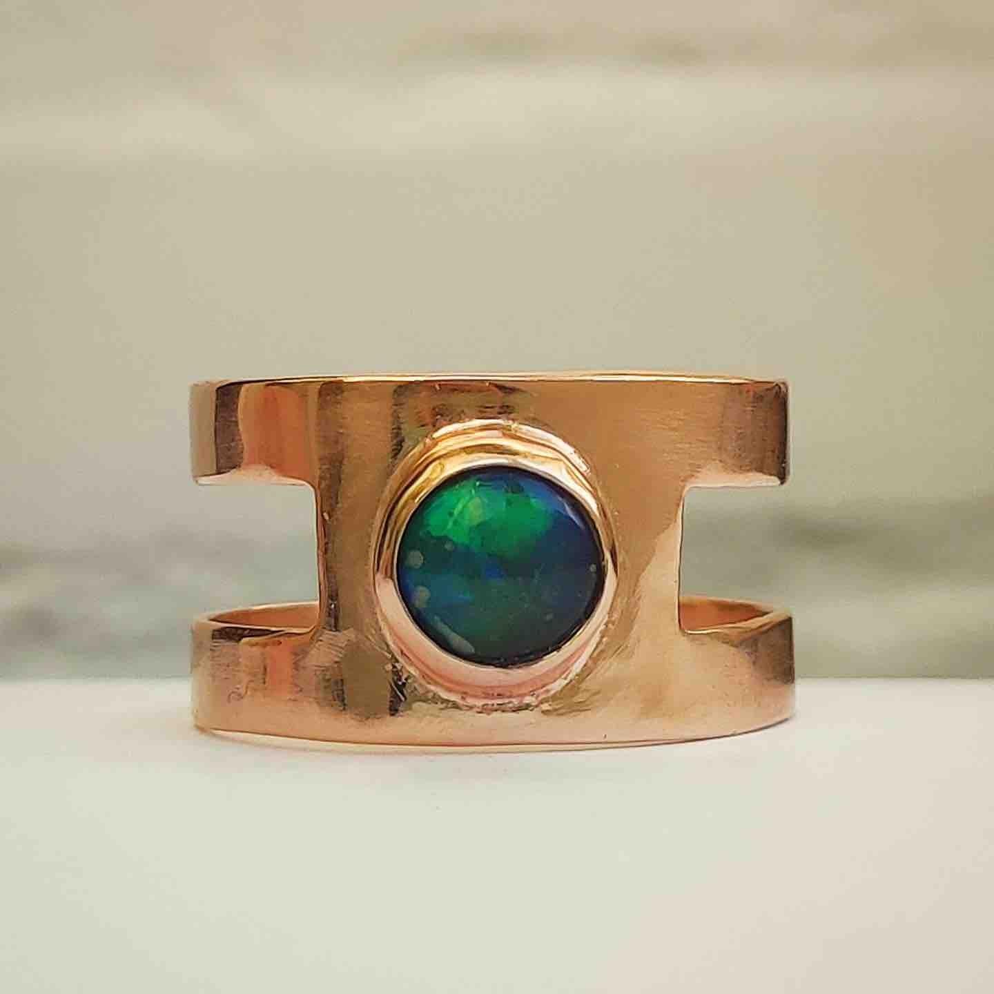 Anillo Ancho Egipcio con Ópalo