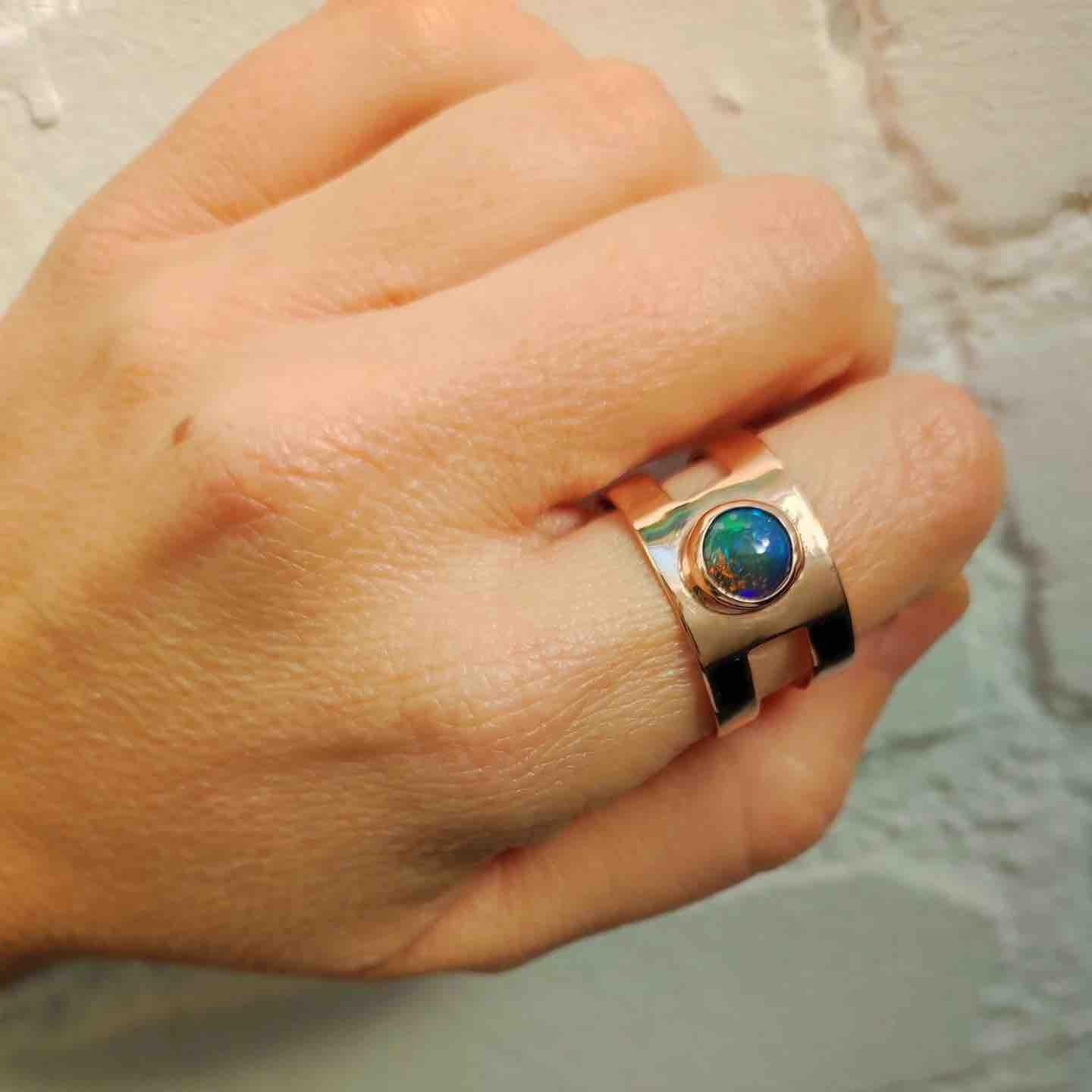 Anillo Ancho Egipcio con Ópalo